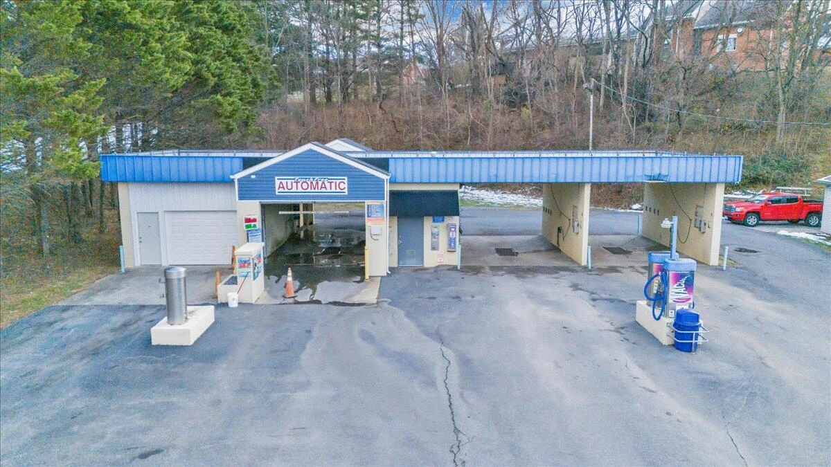 870 Roanoke RD - Photo 3