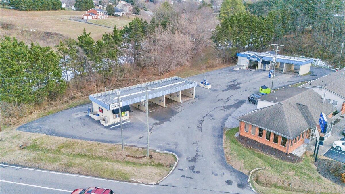 870 Roanoke RD - Photo 4
