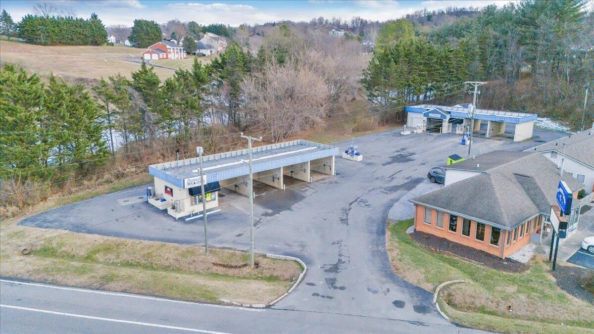 870 Roanoke RD - Photo 5