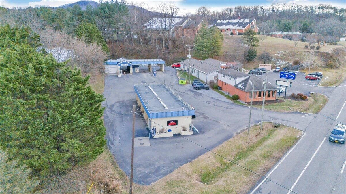 870 Roanoke RD - Photo 6
