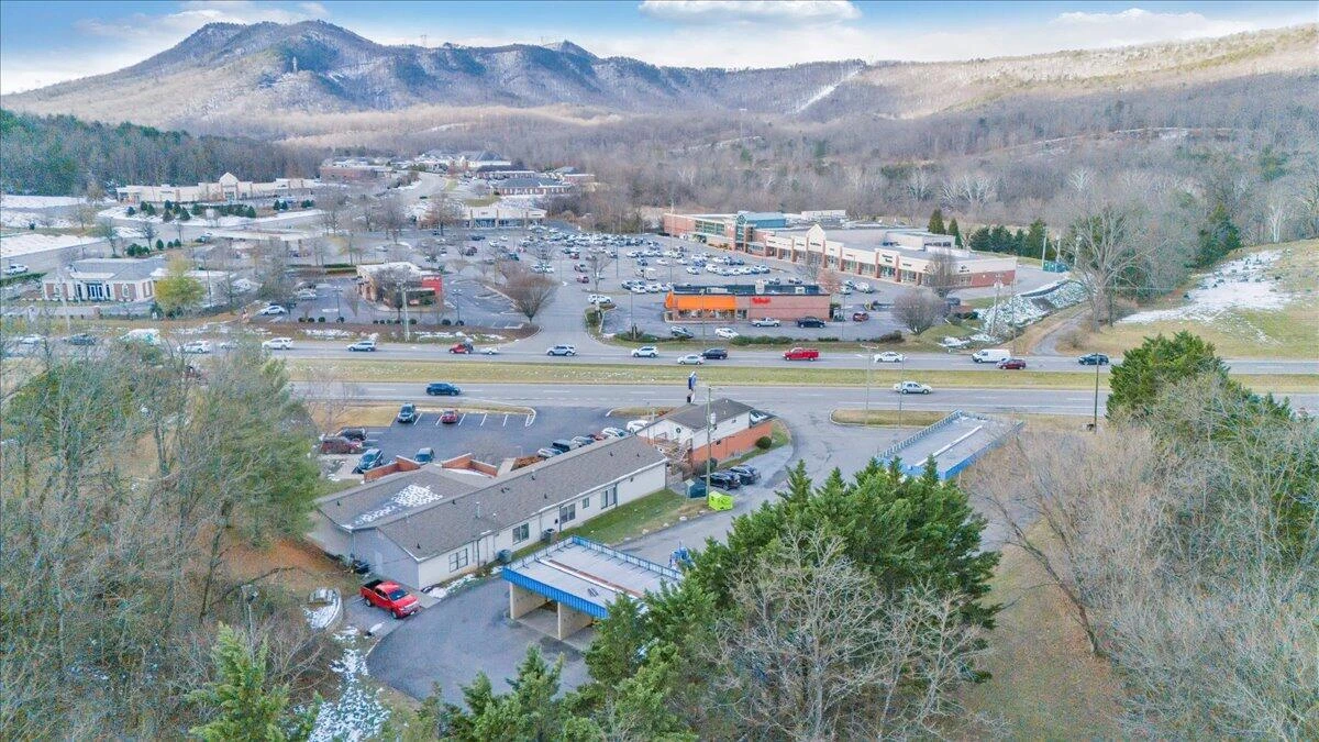 870 Roanoke RD - Photo 7