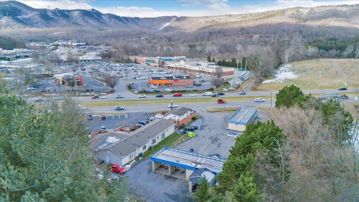 870 Roanoke RD - Photo 8