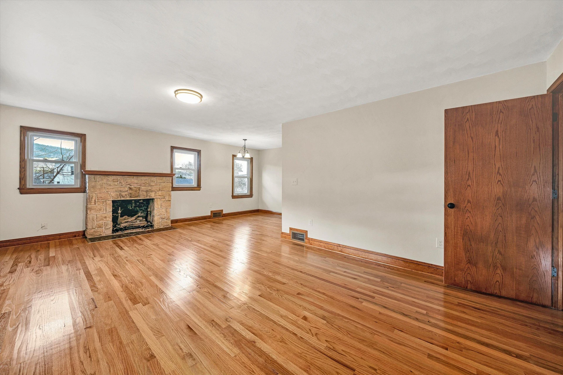 79 Holcombe AVE - Photo 6
