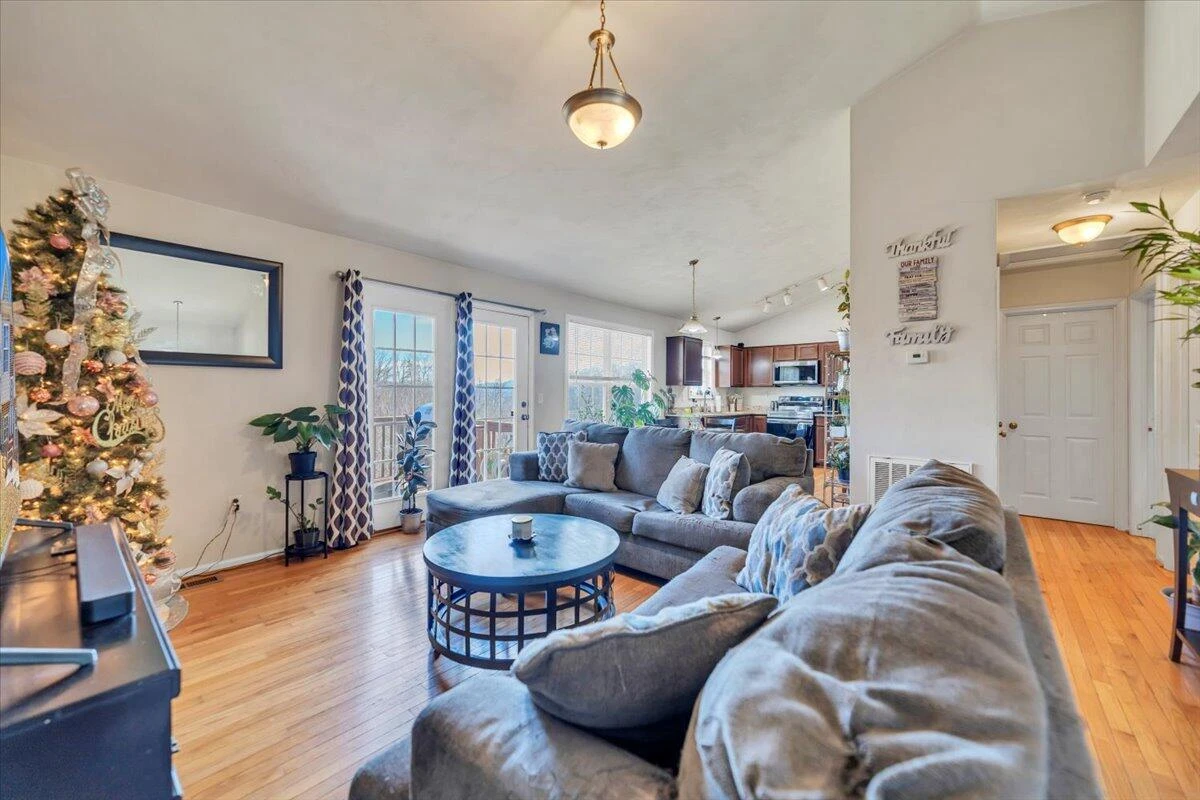 317 Timothy LN - Photo 10