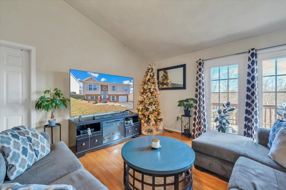 317 Timothy LN - Photo 12