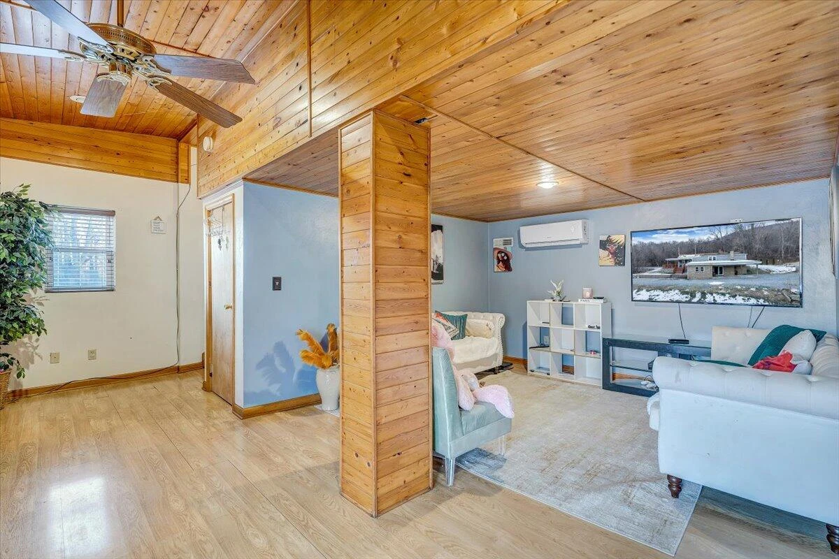 2412 Quarterwood RD - Photo 37