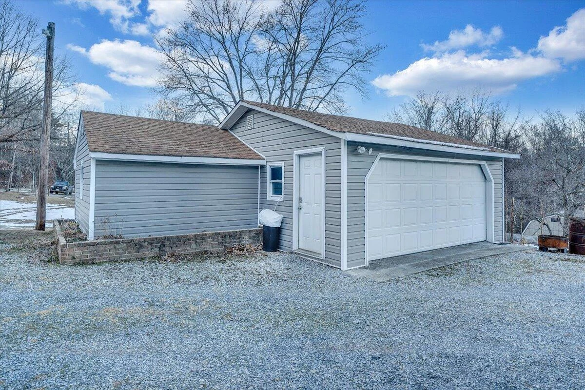 2412 Quarterwood RD - Photo 48