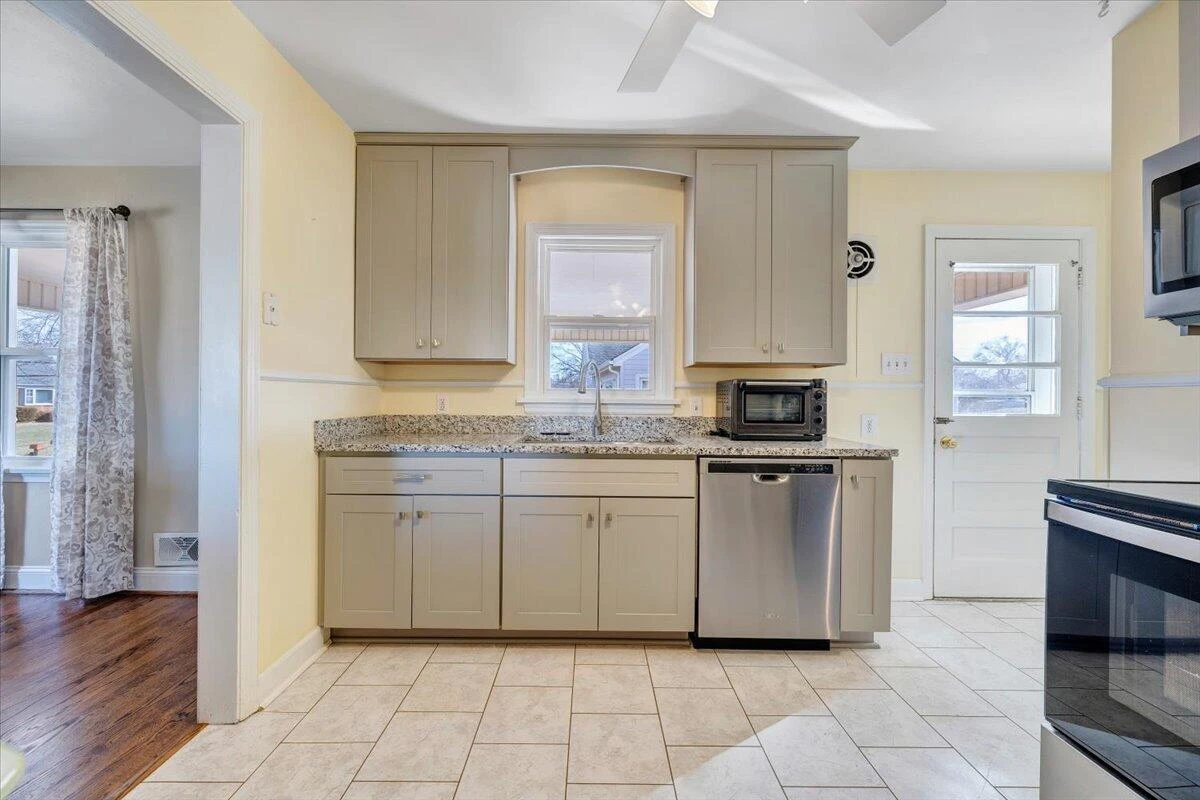 3808 Cove RD - Photo 17