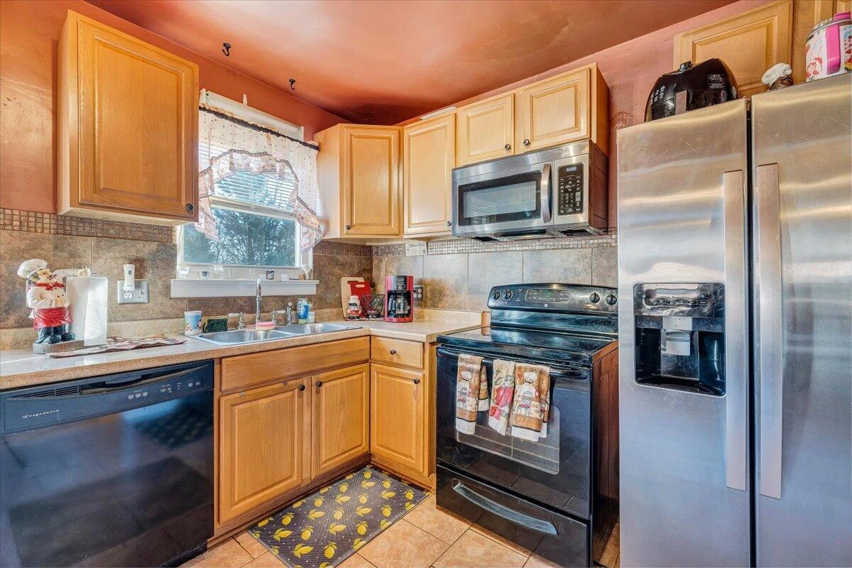 2913 Ravenwood AVE - Photo 10
