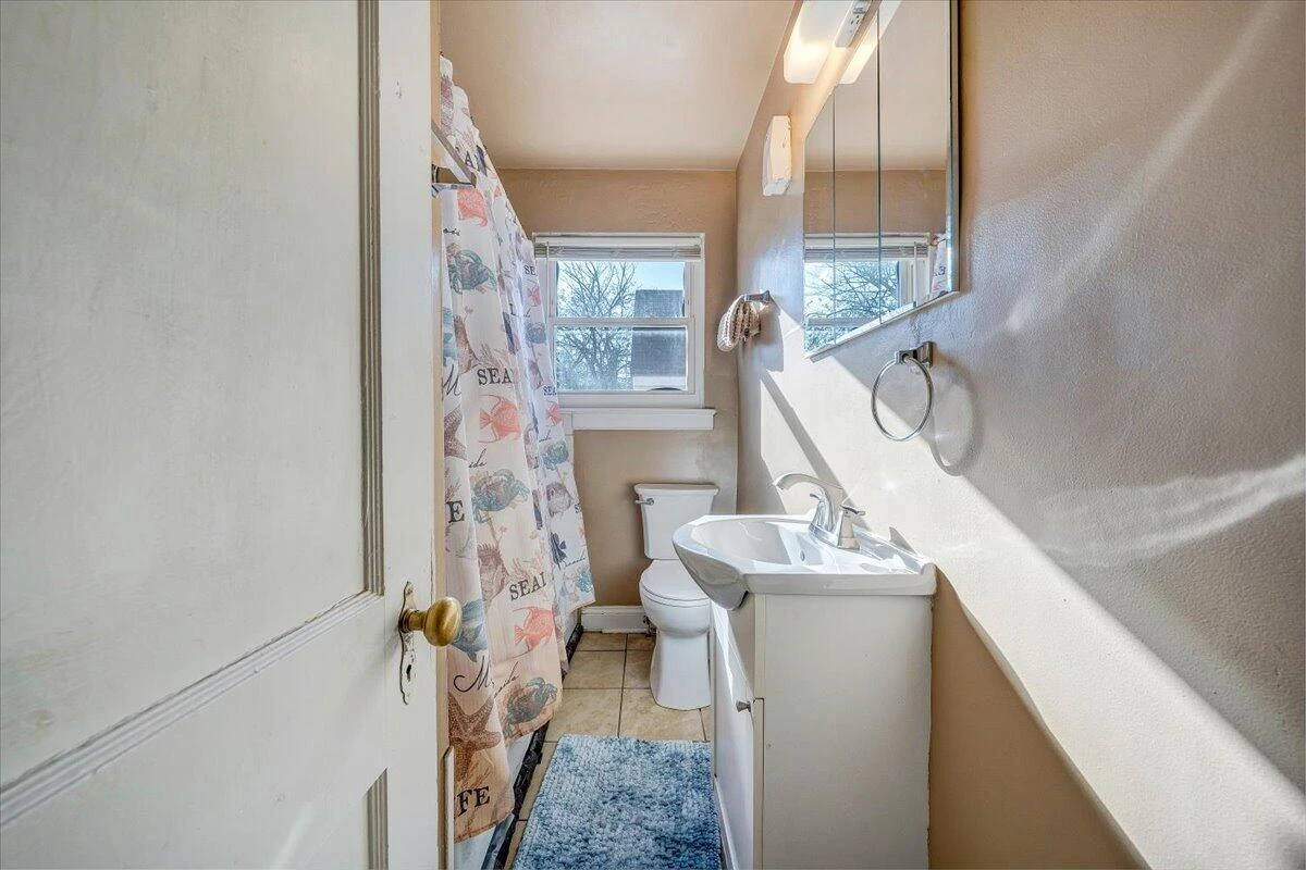 2913 Ravenwood AVE - Photo 16