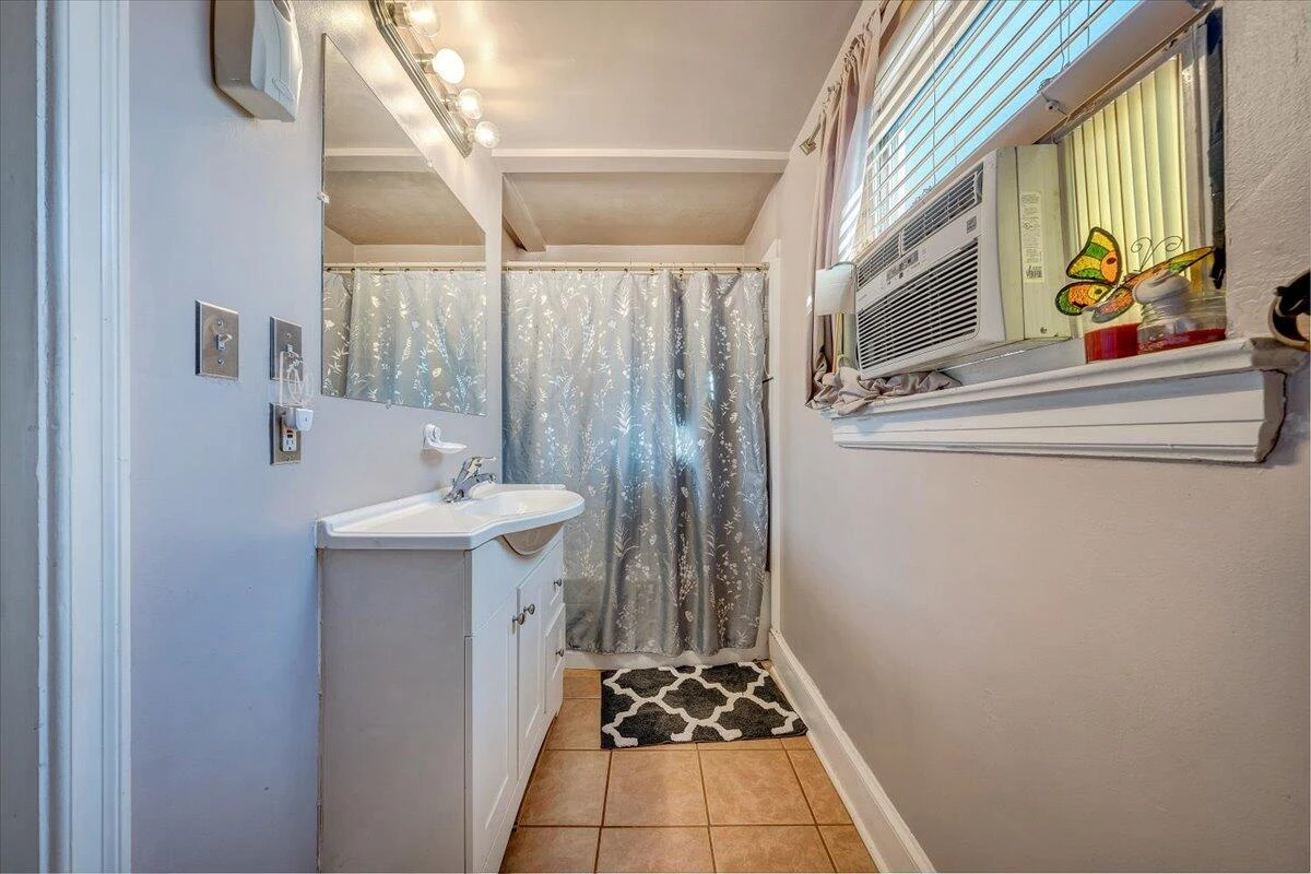 2913 Ravenwood AVE - Photo 19