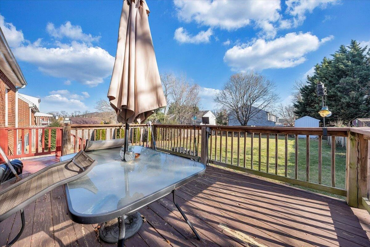 2913 Ravenwood AVE - Photo 26