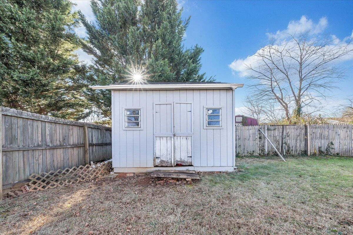 2913 Ravenwood AVE - Photo 27