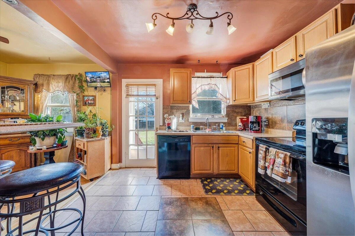 2913 Ravenwood AVE - Photo 7