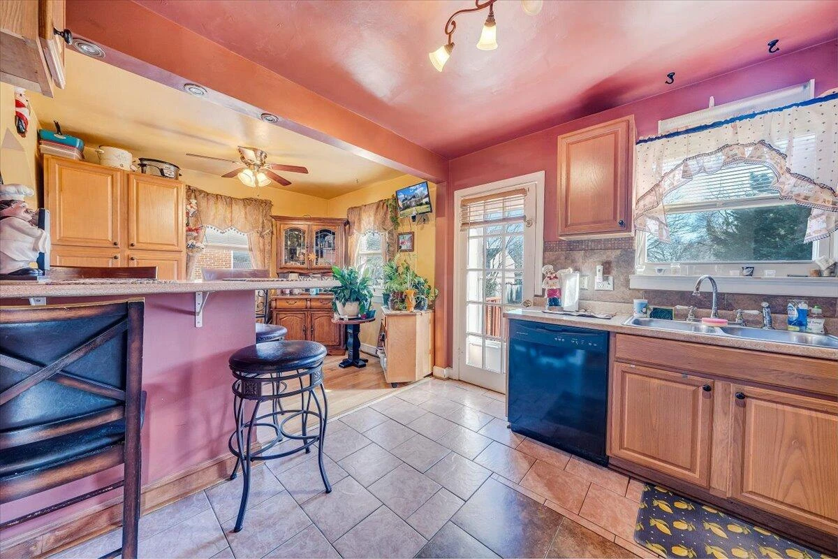 2913 Ravenwood AVE - Photo 8