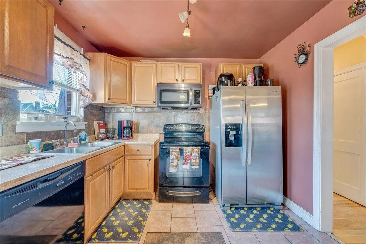2913 Ravenwood AVE - Photo 9