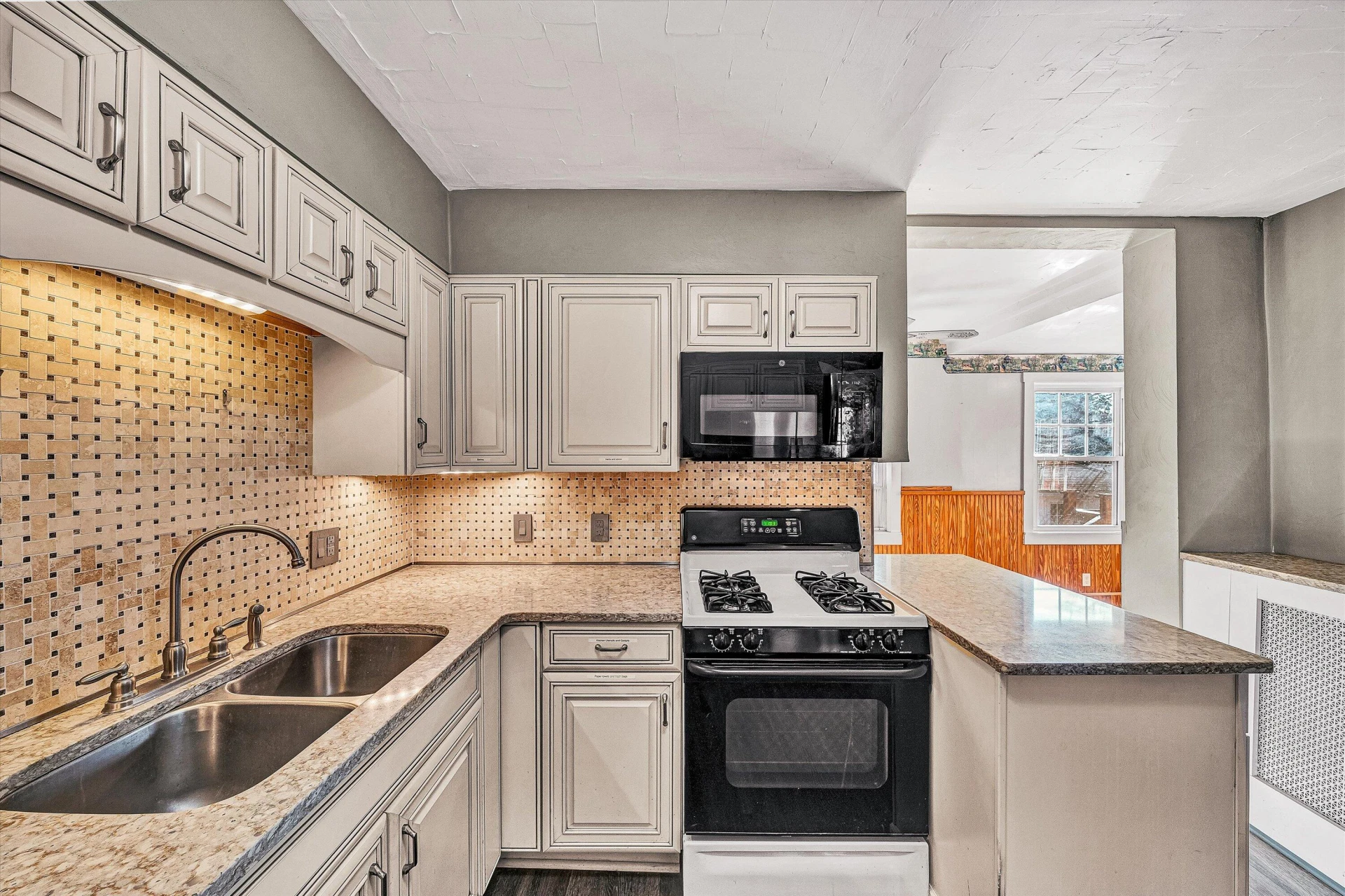 1844 Blenheim RD - Photo 13