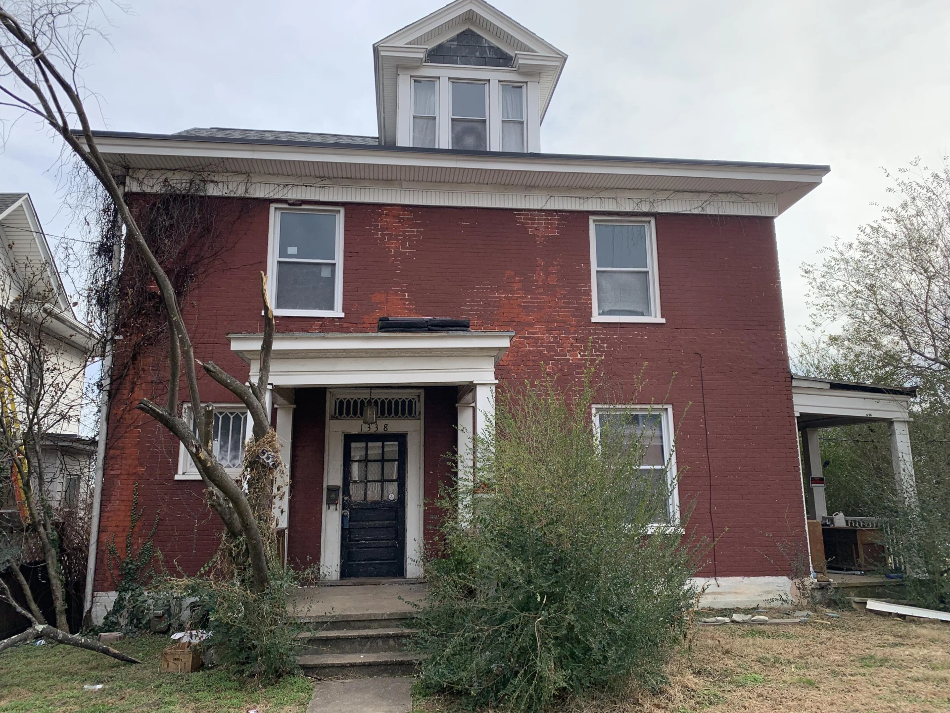 1338 Clarke AVE - Photo 2