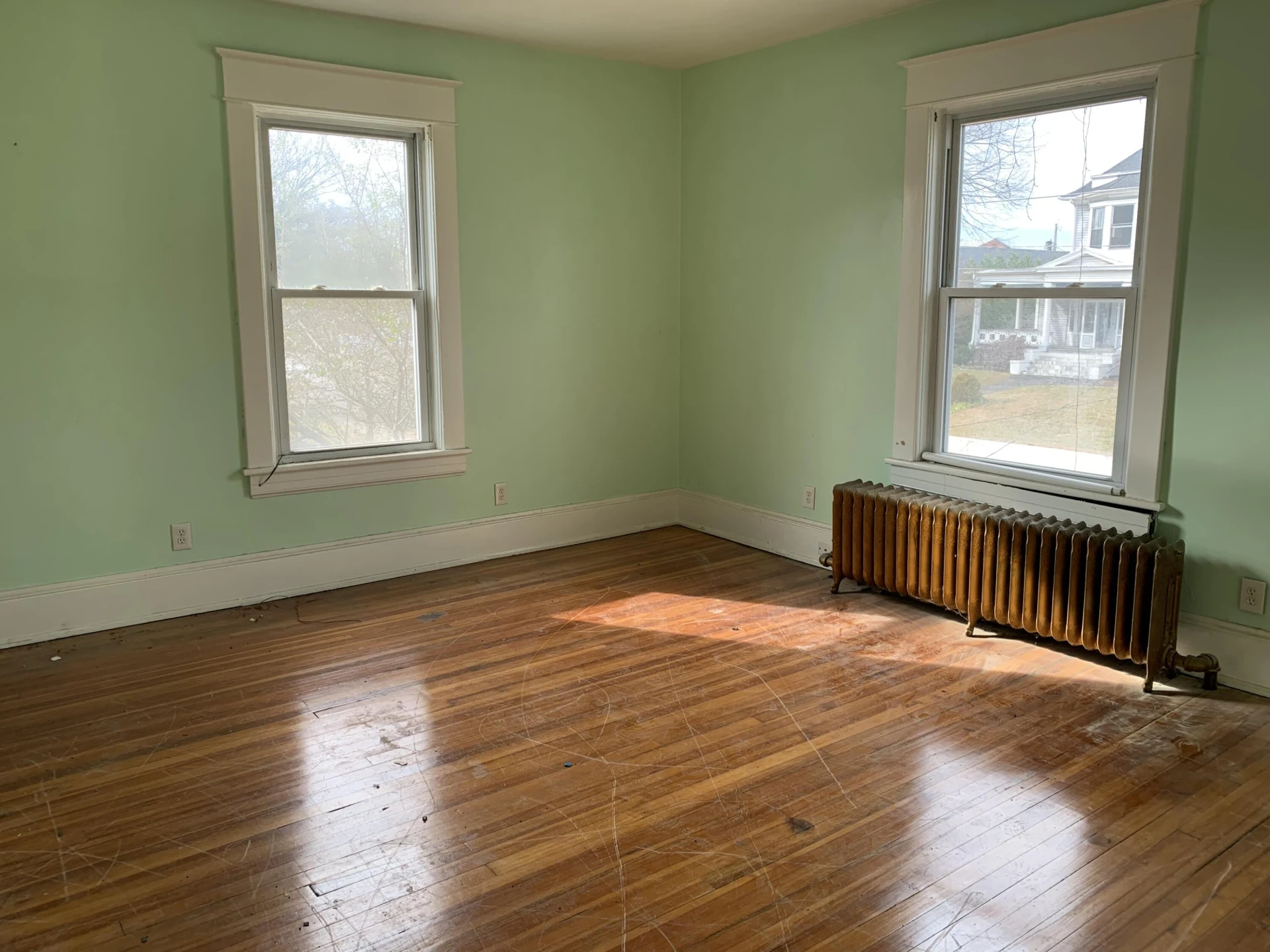 1338 Clarke AVE - Photo 3