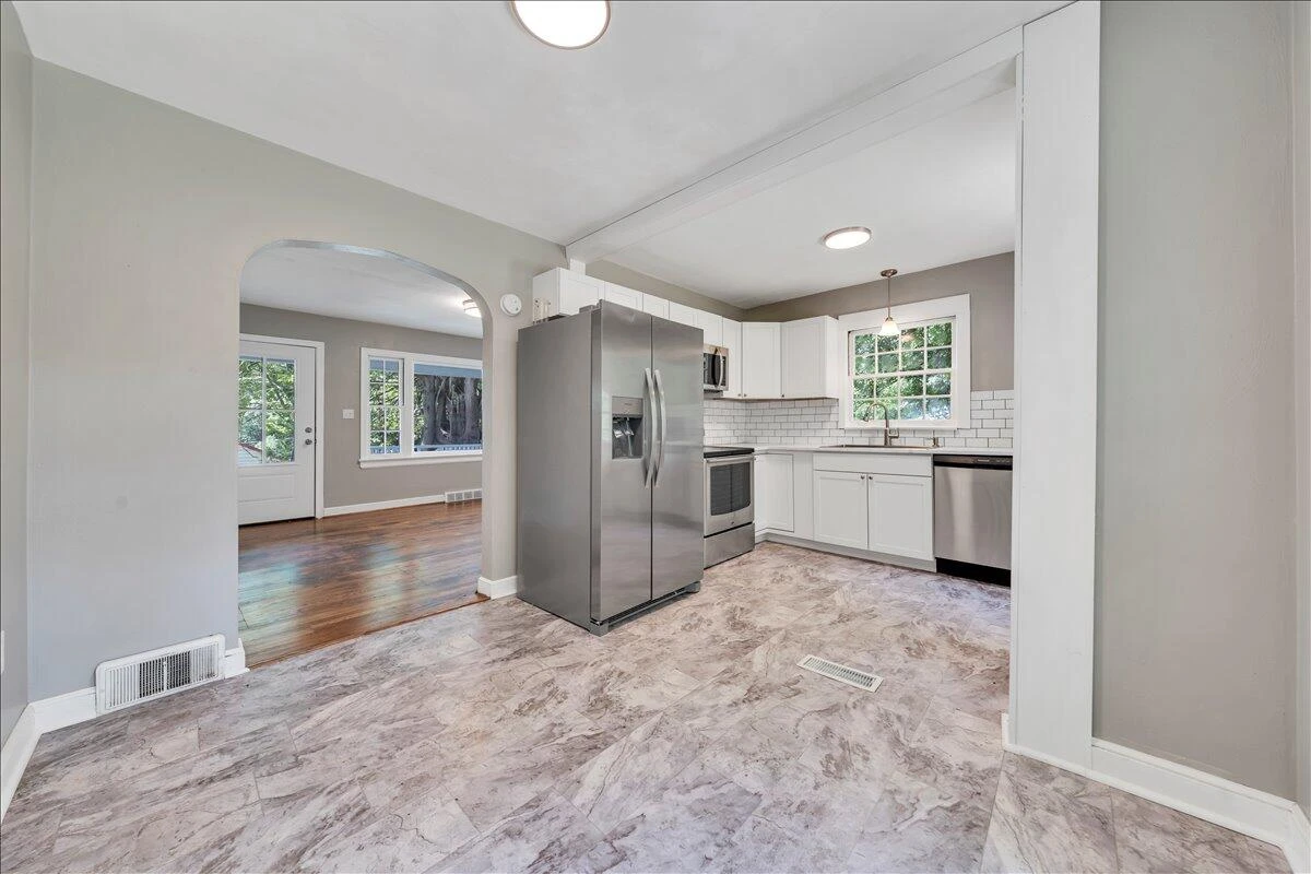 817 Hanover AVE - Photo 11