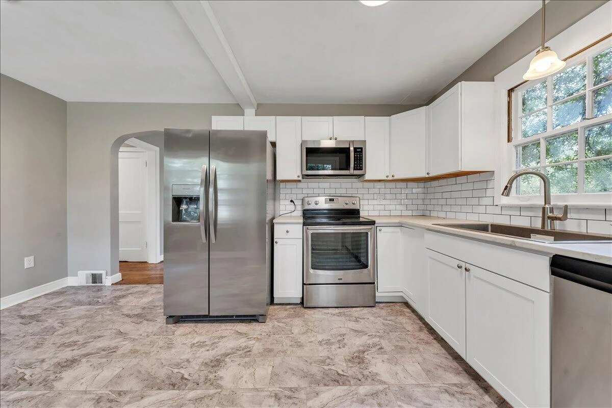 817 Hanover AVE - Photo 12
