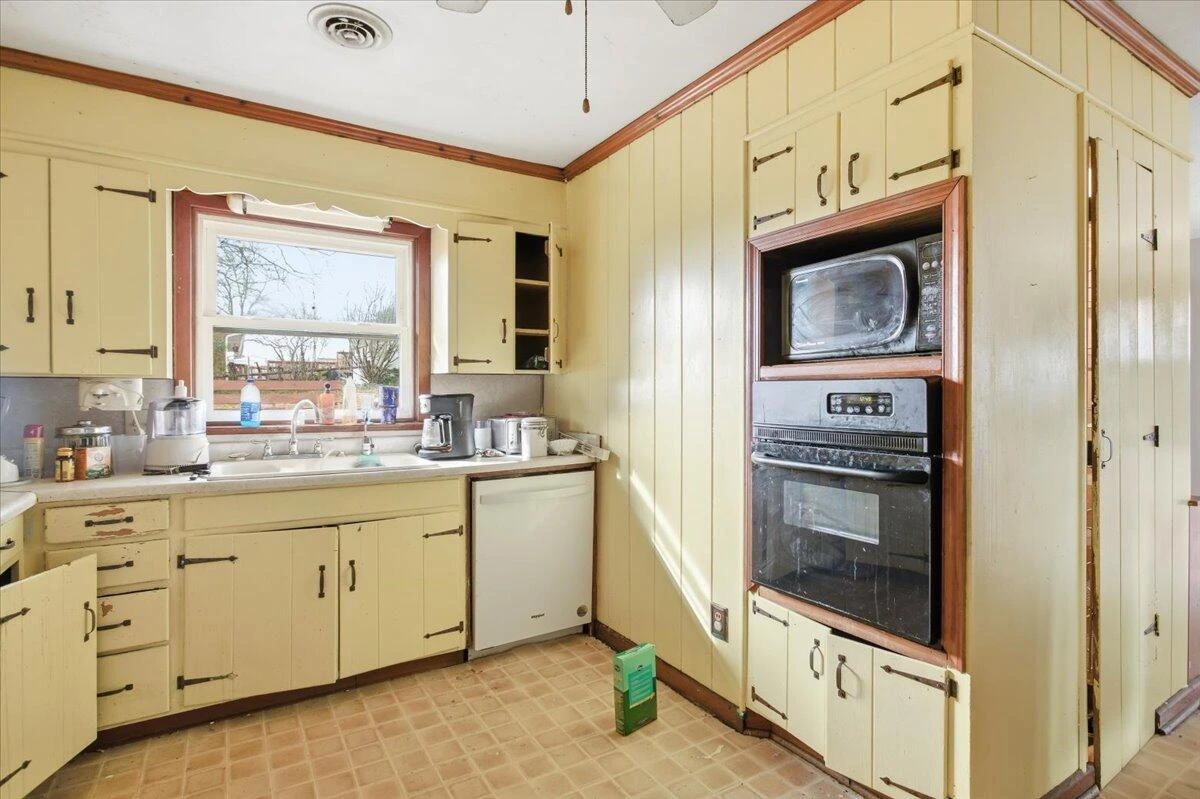 3636 Grandview AVE - Photo 6
