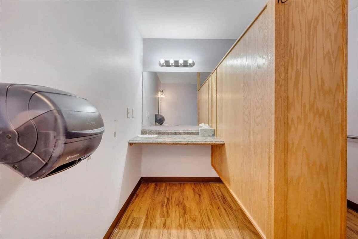 418 Beverly AVE - Photo 18