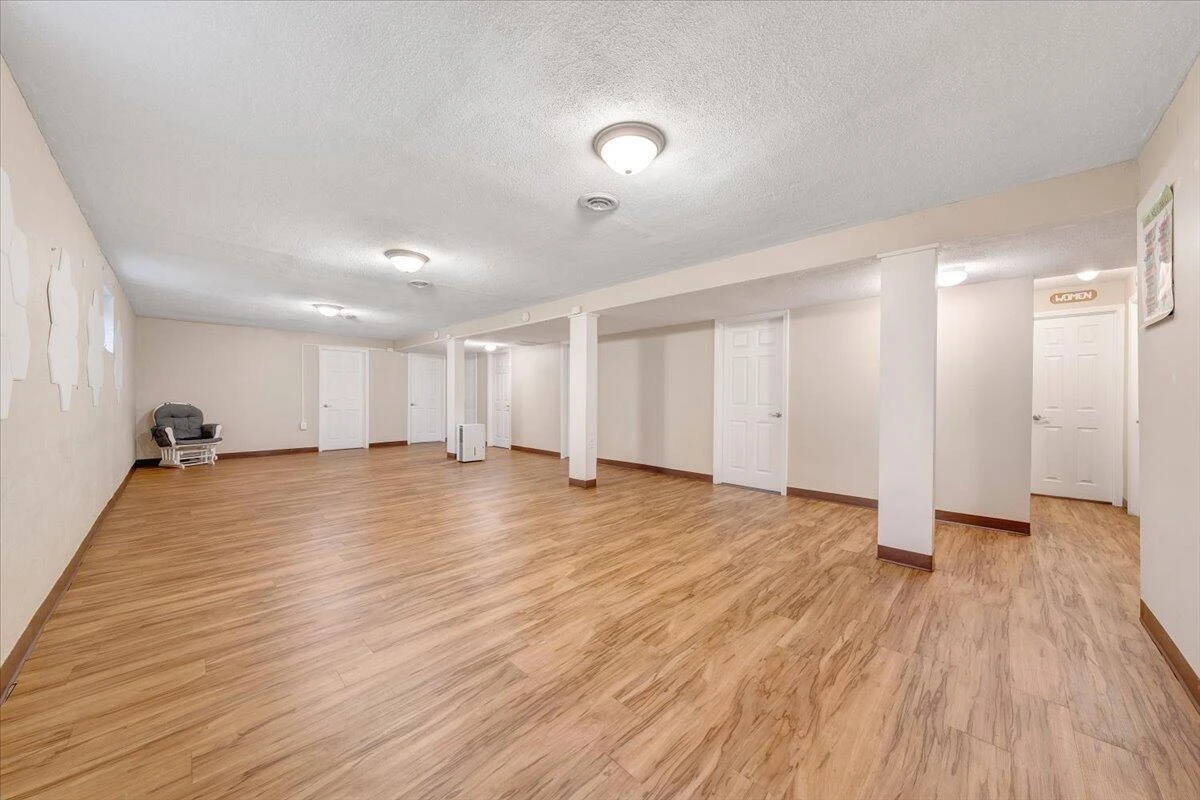418 Beverly AVE - Photo 24
