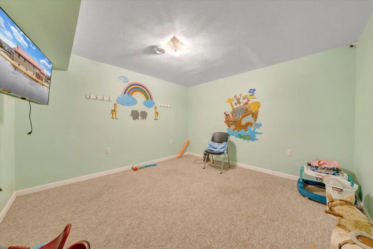 418 Beverly AVE - Photo 32