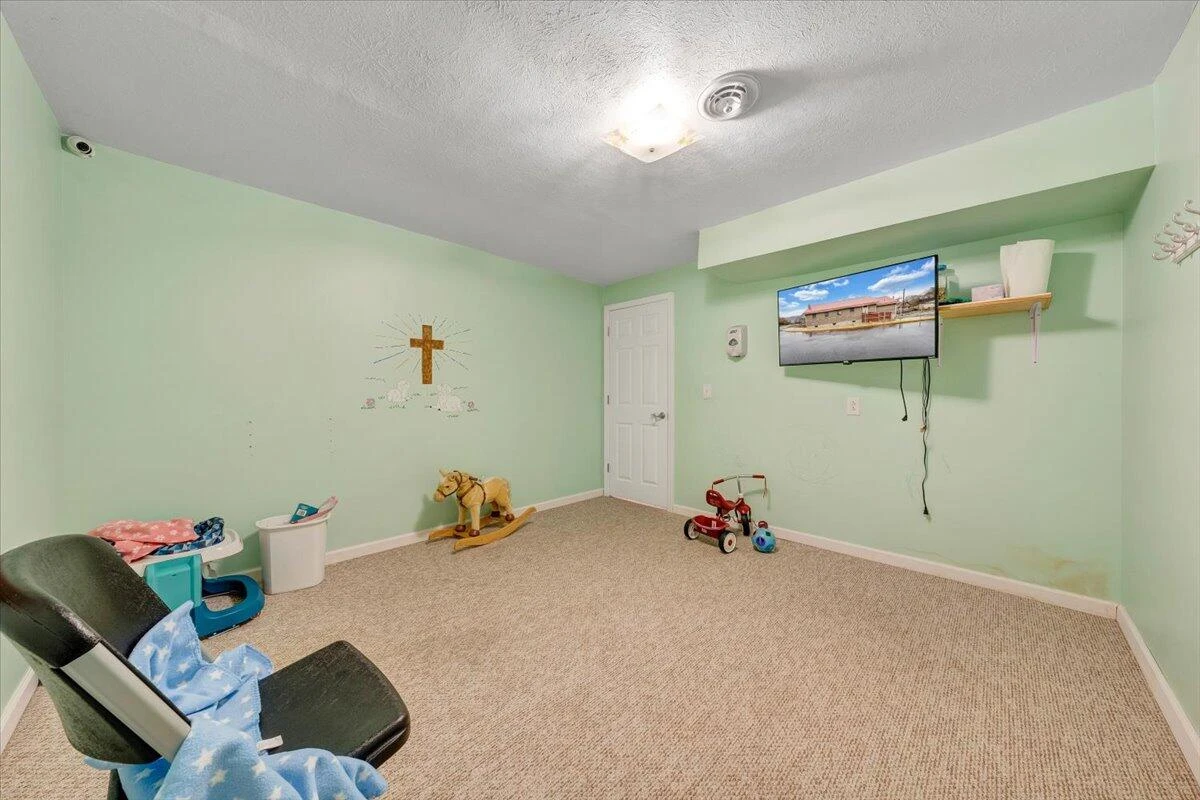 418 Beverly AVE - Photo 33