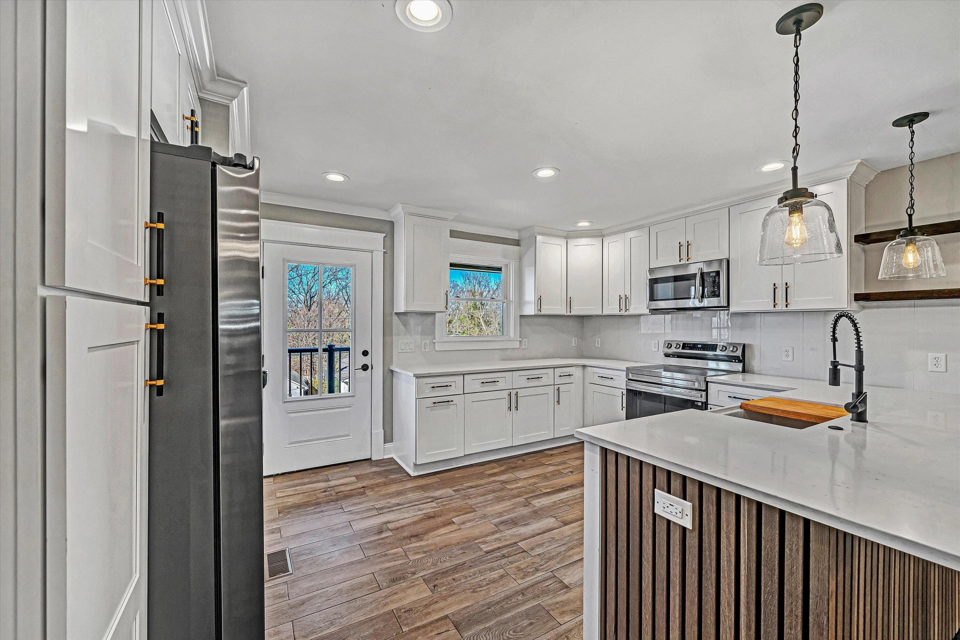 1617 Eastgate AVE - Photo 6