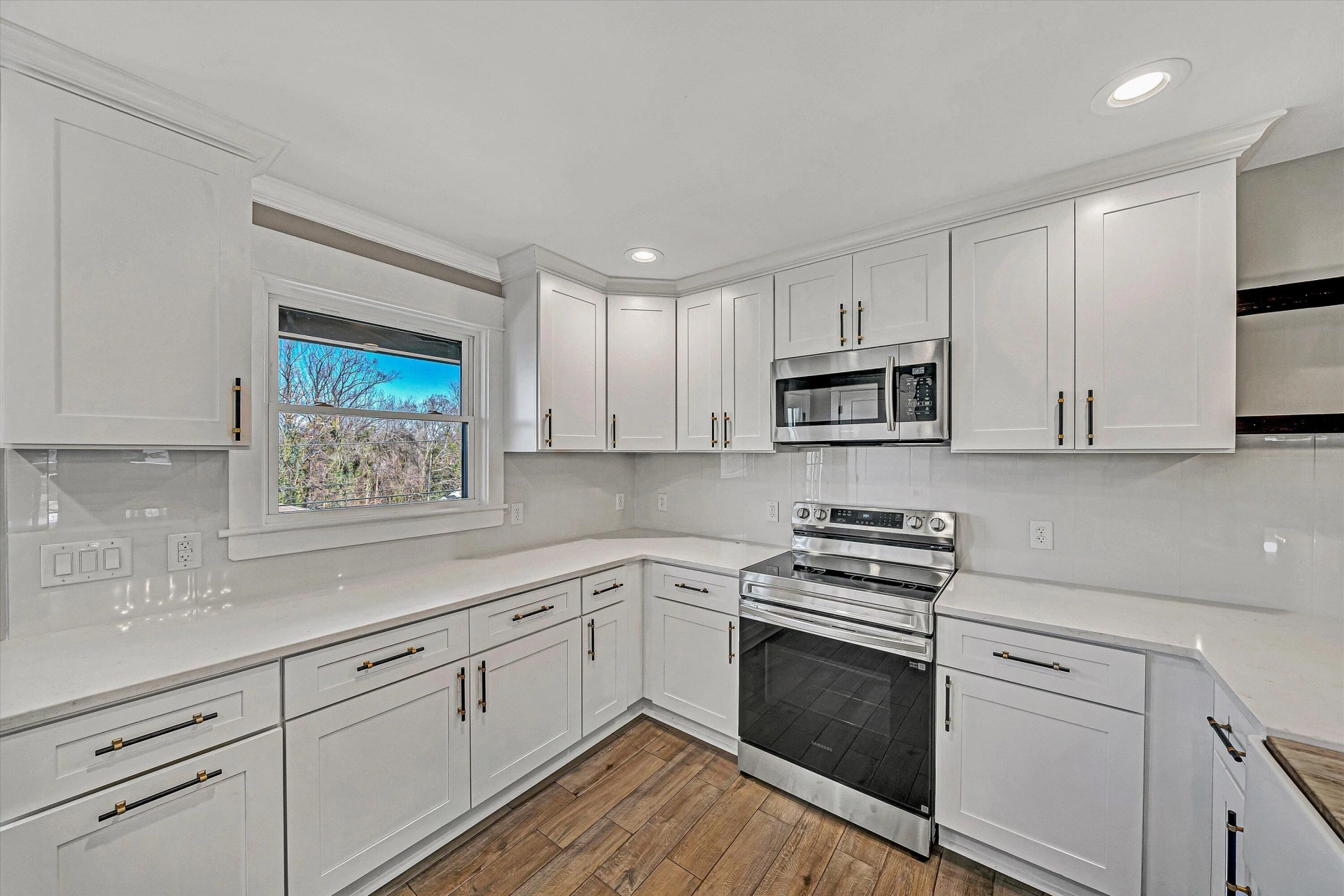 1617 Eastgate AVE - Photo 9