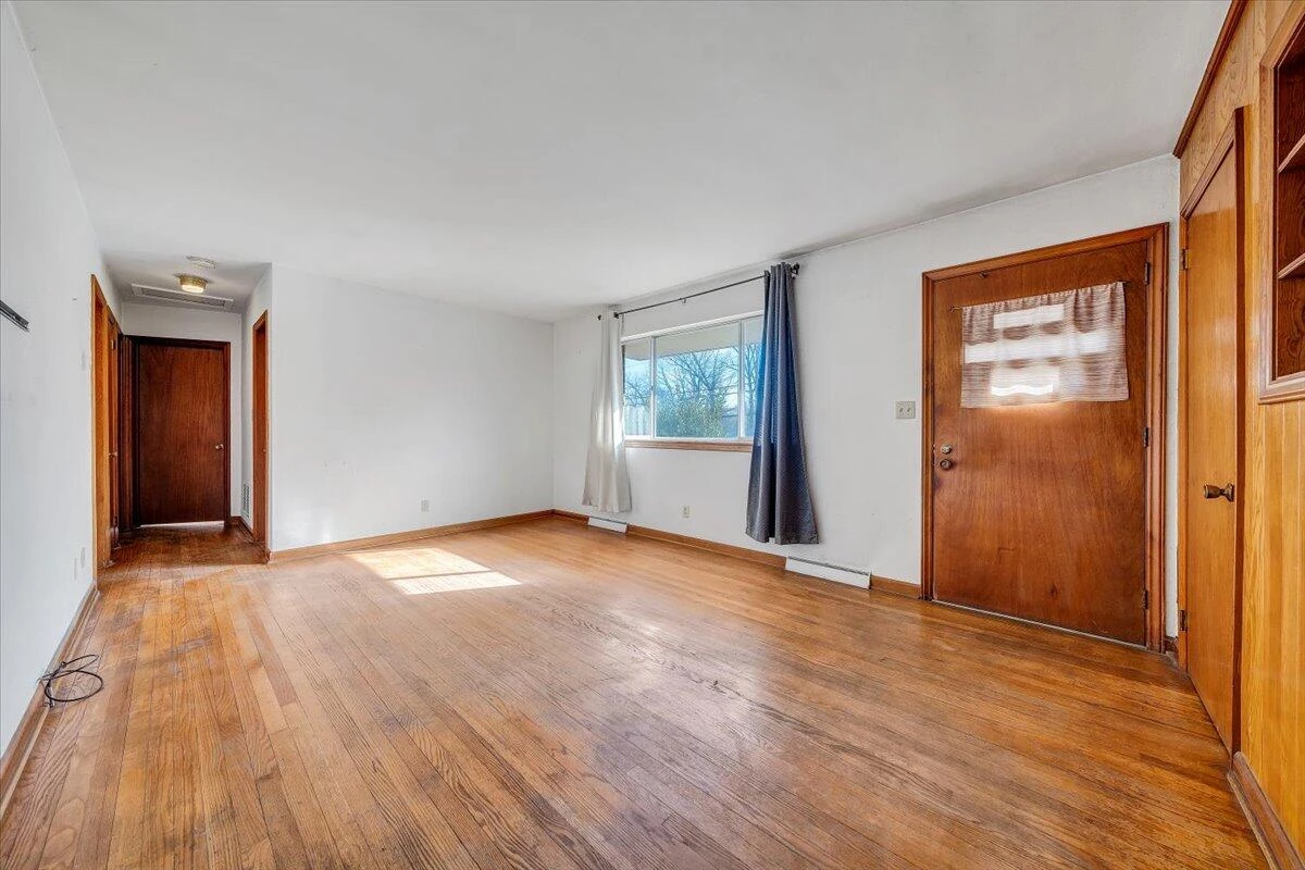 3651 TROUTLAND AVE - Photo 2