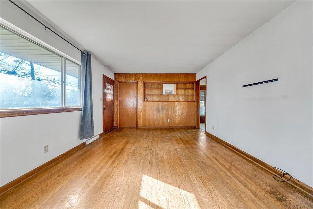3651 TROUTLAND AVE - Photo 4