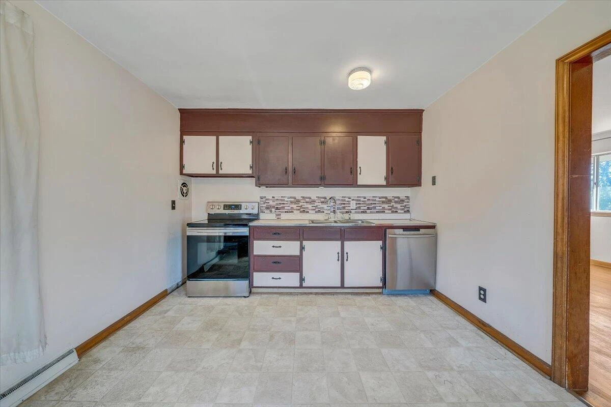 3651 TROUTLAND AVE - Photo 8