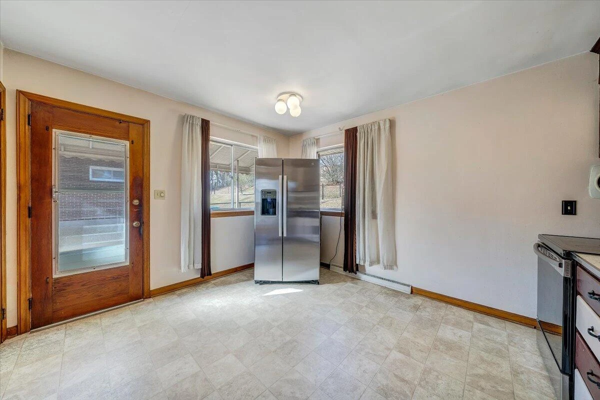 3651 TROUTLAND AVE - Photo 9