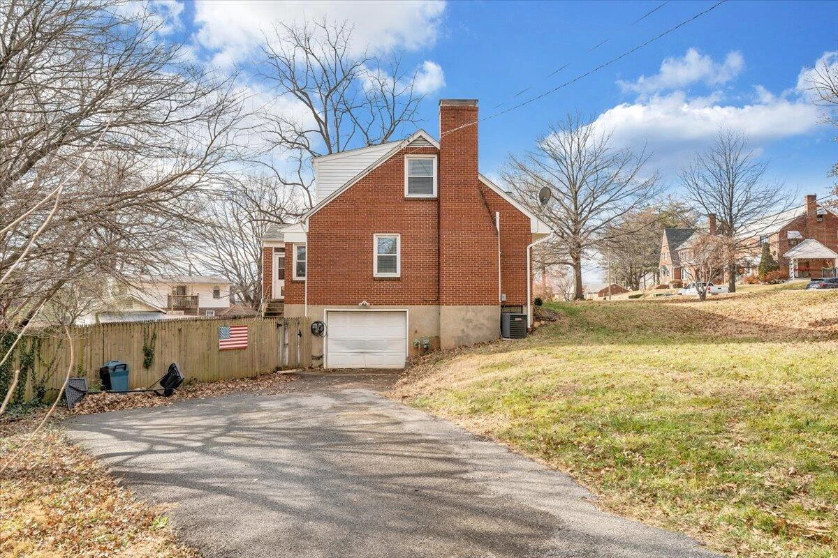 2415 Oakland BLVD - Photo 32