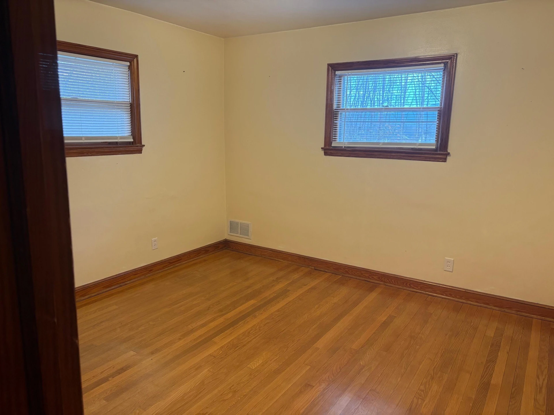 2750 Creston AVE - Photo 5