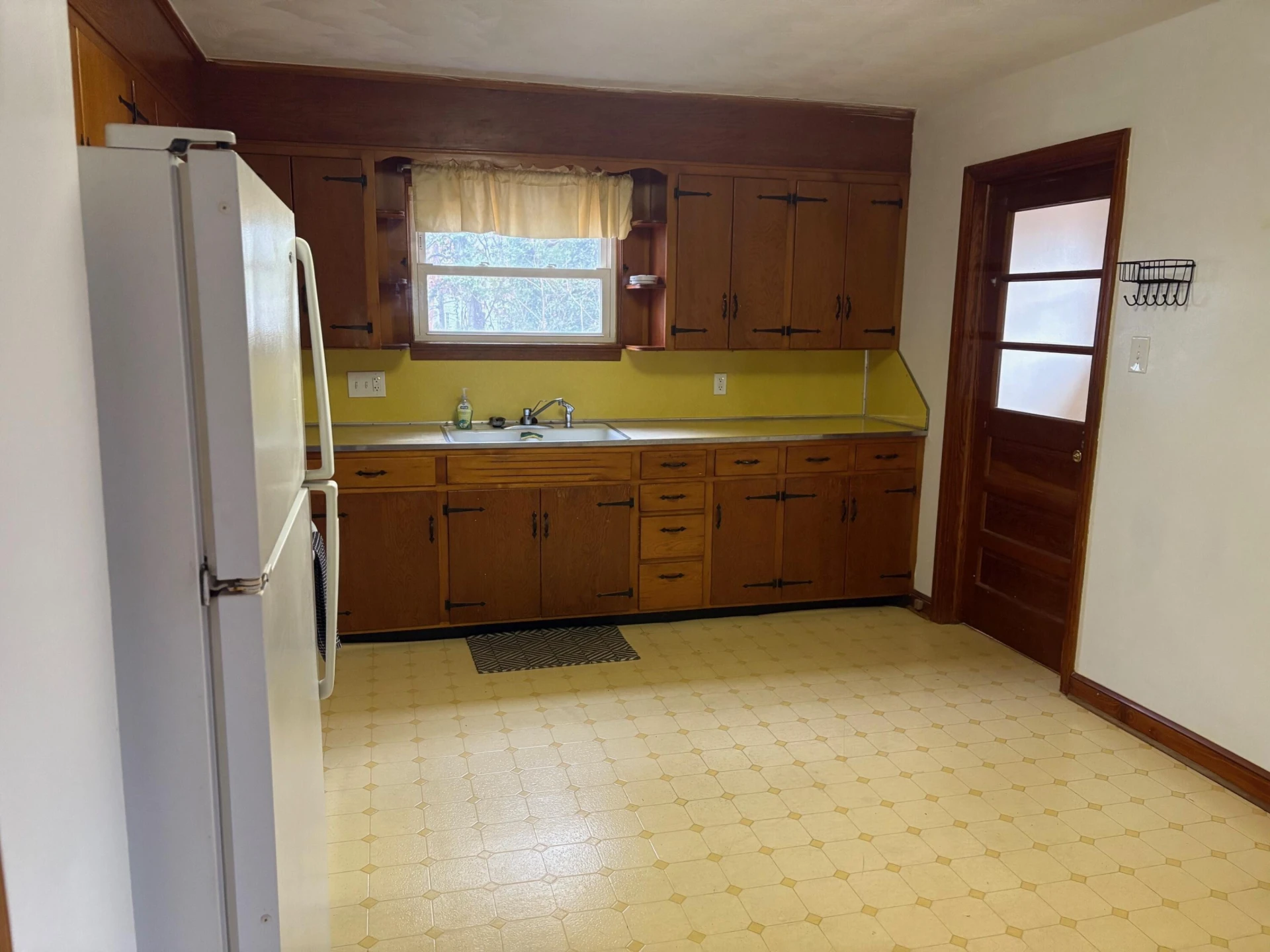 2750 Creston AVE - Photo 6