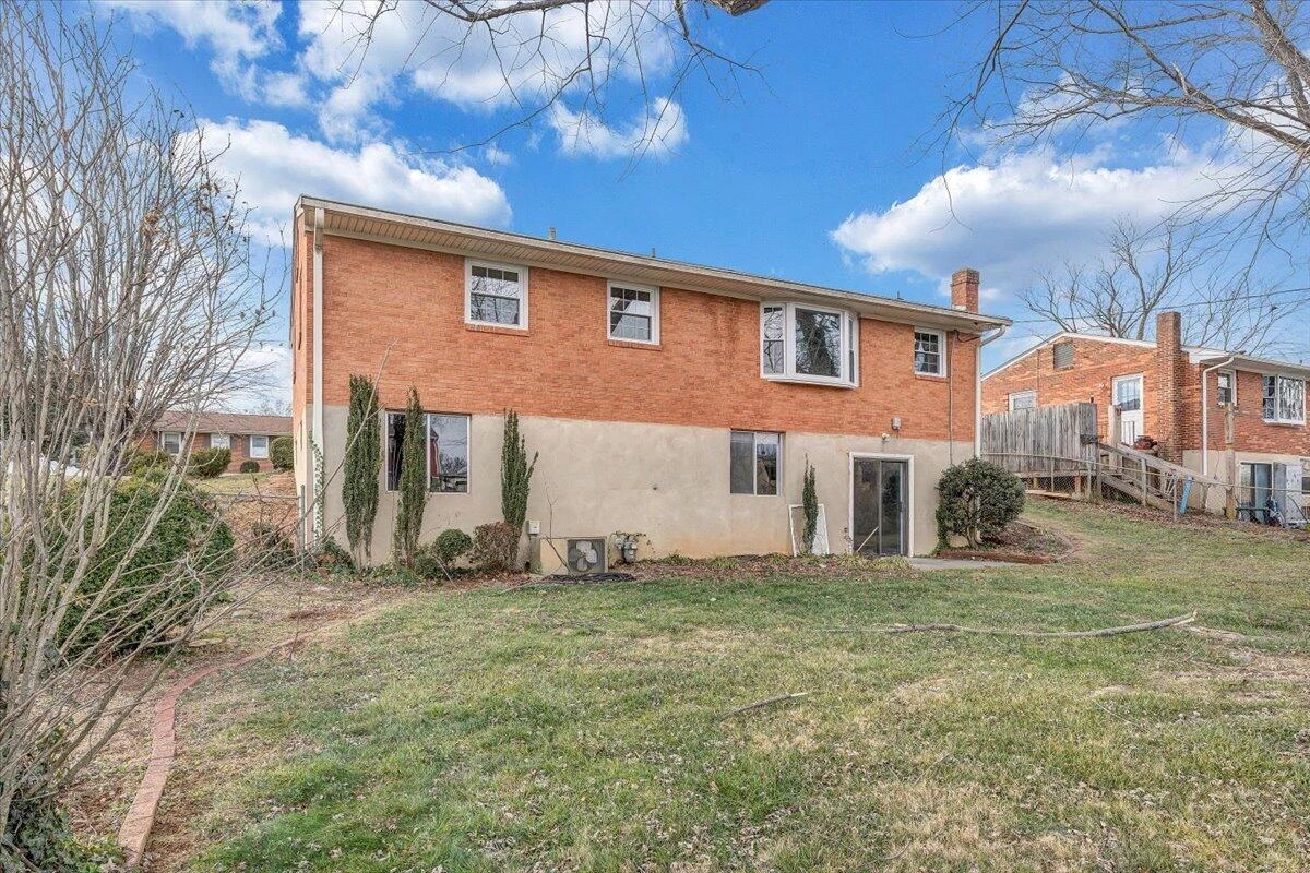 5809 Sierra DR - Photo 8