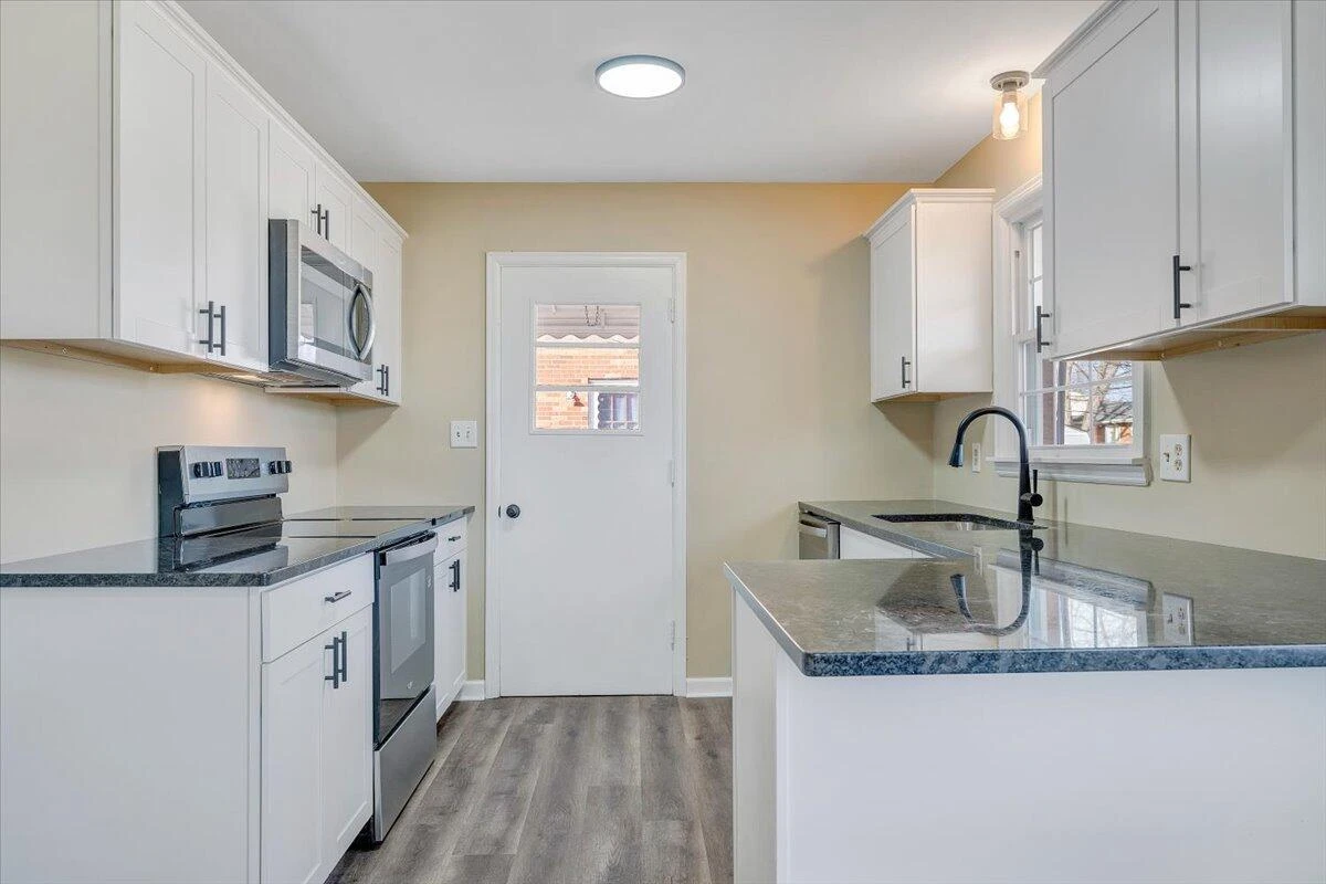 5809 Sierra DR - Photo 10