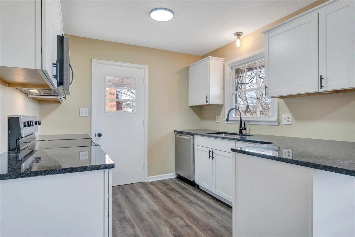 5809 Sierra DR - Photo 11