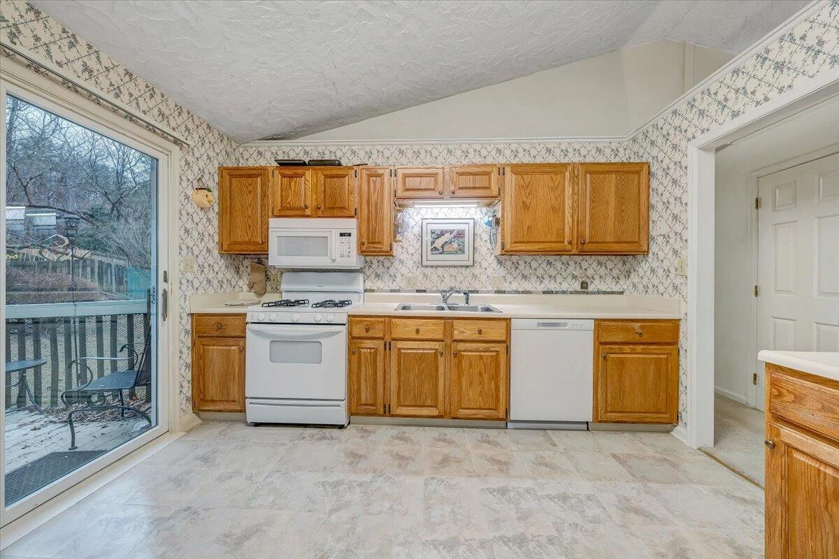 2720 Grandin RD - Photo 28