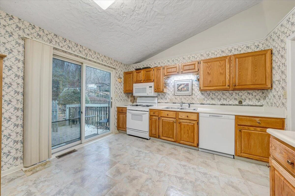 2720 Grandin RD - Photo 29