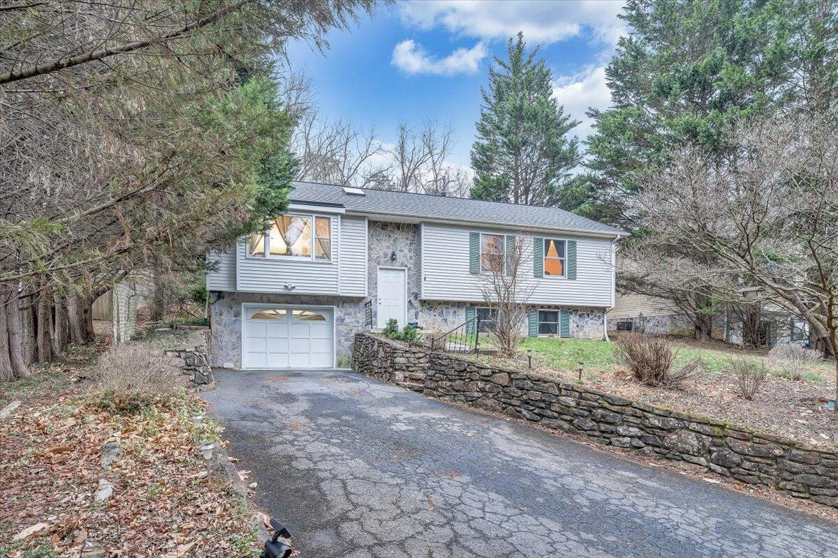 2720 Grandin RD - Photo 9