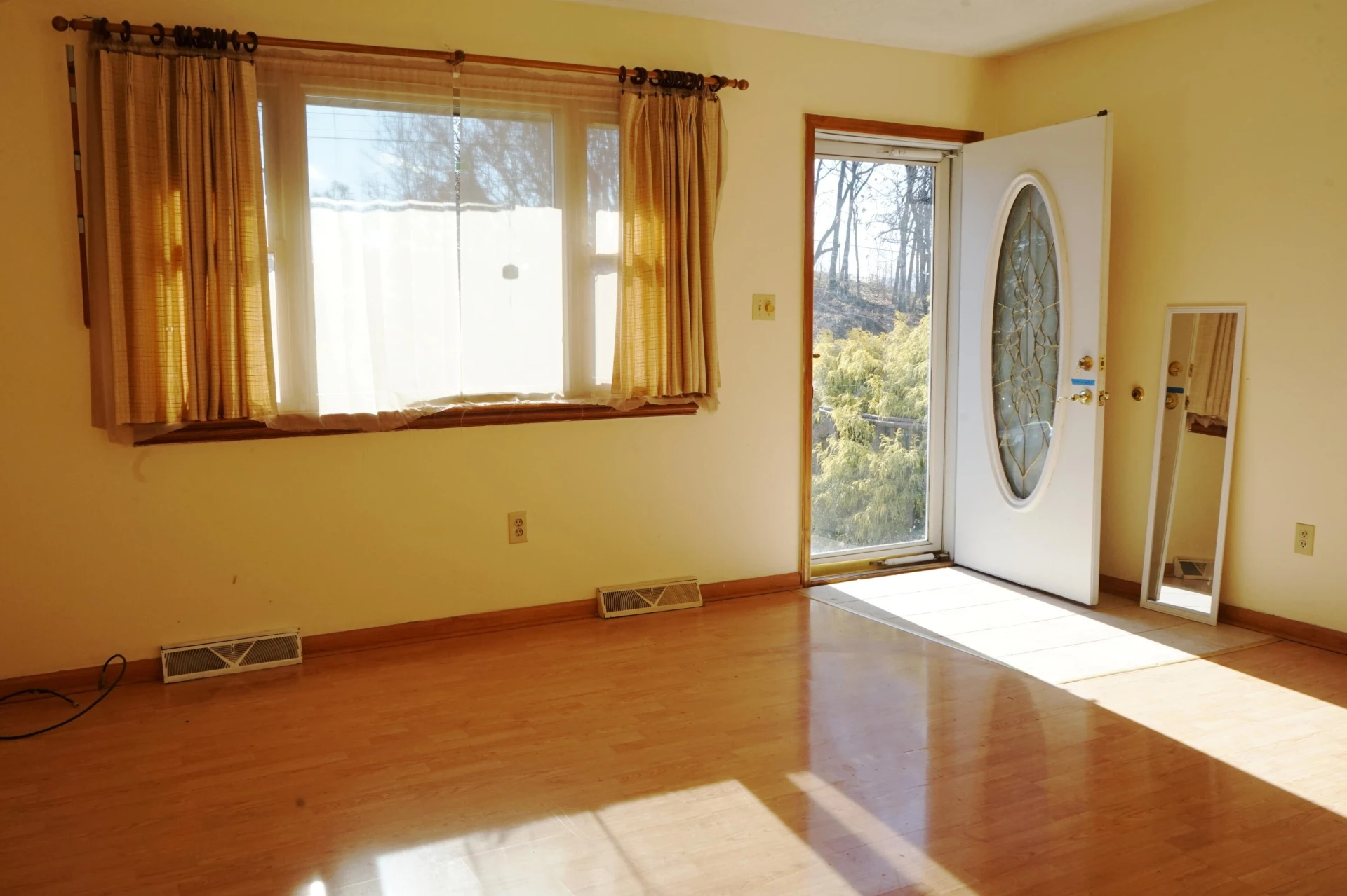 934 Pocahontas AVE - Photo 2