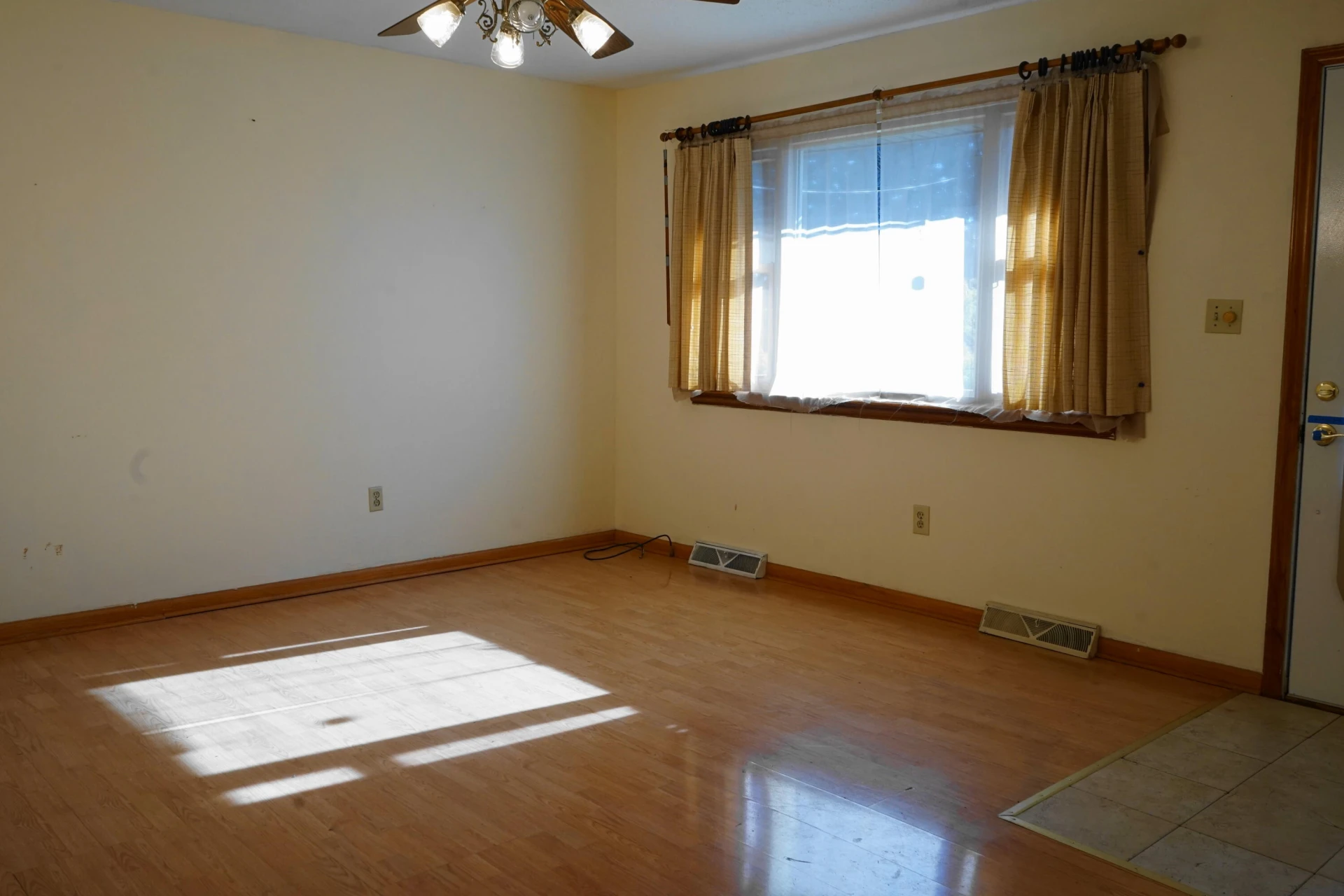 934 Pocahontas AVE - Photo 3
