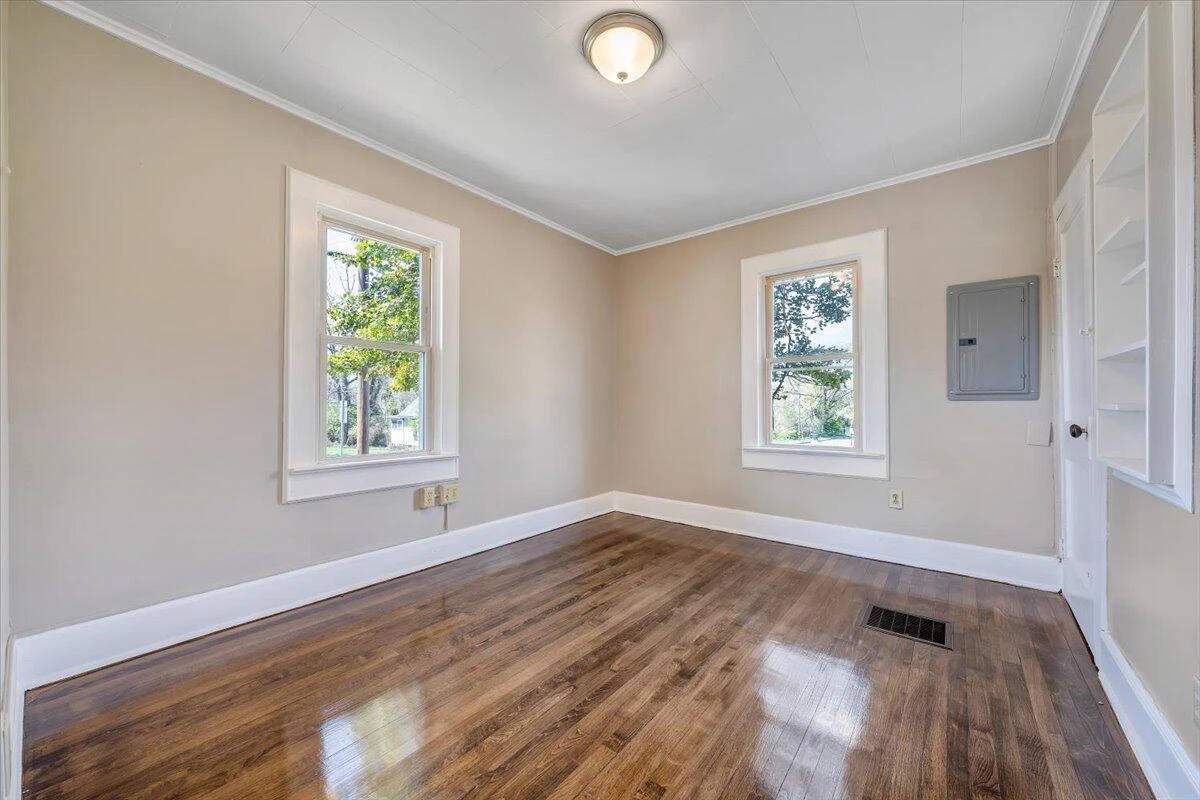 1735 20th ST - Photo 4