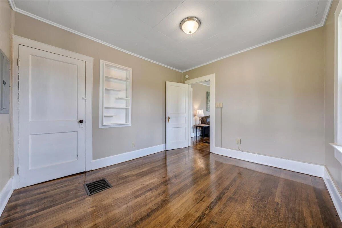 1735 20th ST - Photo 5