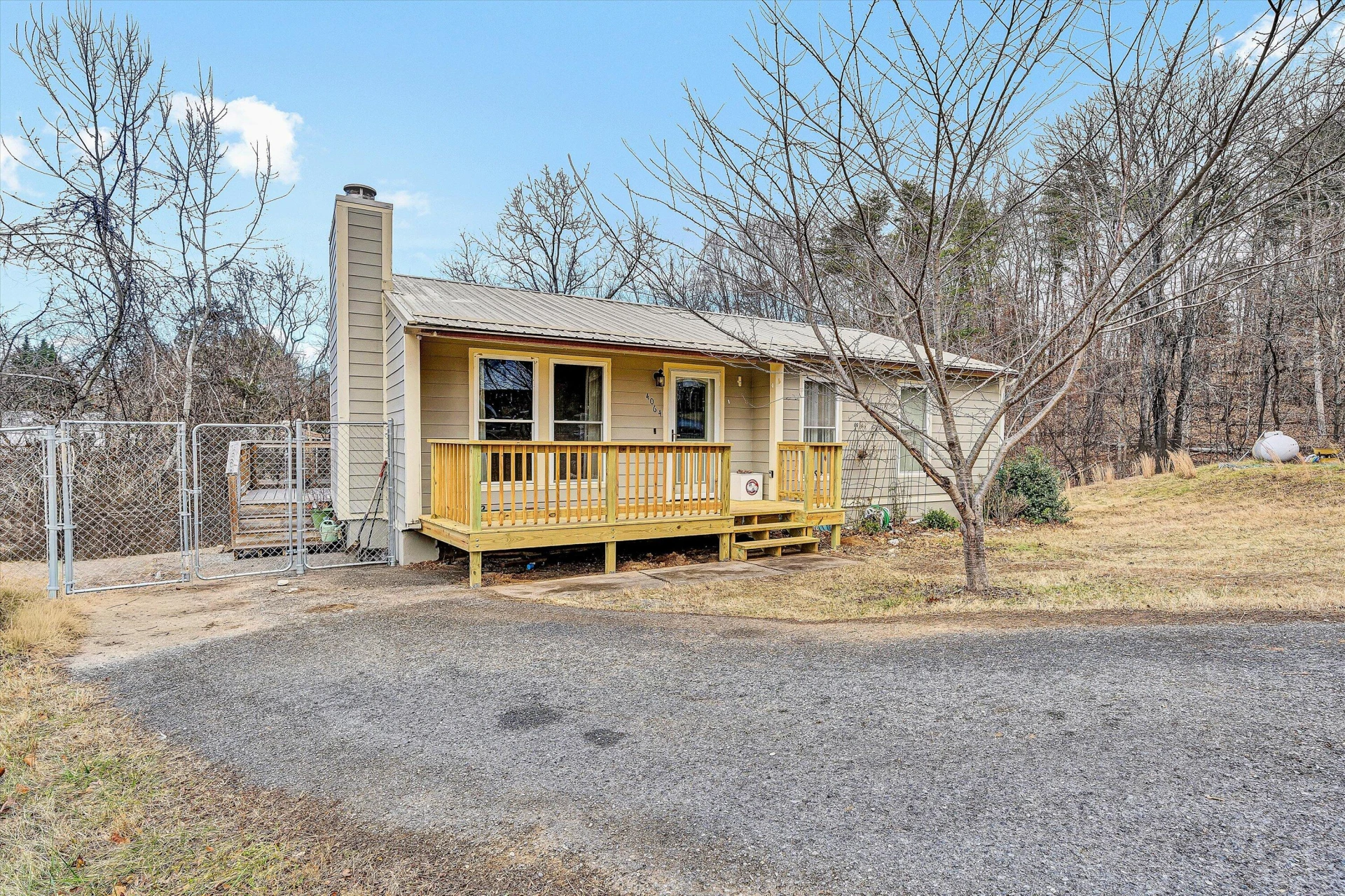 4064 CRAWFORD RD - Photo 2